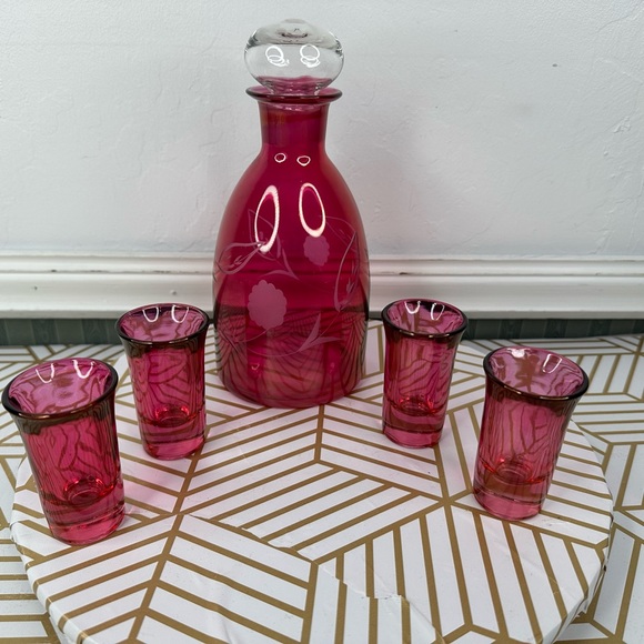 VTG Etched Cranberry Glass DECANTER W/ 4 Cordial Shot Glasses MCM - Picture 2 of 11